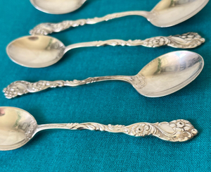 Juego de 6 Cucharas de Té de Acero Inoxidable con Diseño Floral Vintage, Acabado Espejo, Cucharas de Postre de Lujo en Acero Inoxidable Dorado Vintage - Product Image 5