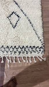 Alfombra de Lana Afelpada Marroquí Hecha a Mano, Alfombra Geométrica Blanca y Negra de Estilo Bereber, Decoración Boho Tejida a Mano para el Hogar - Product Image 4