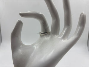 Anillo de plata maciza 92,5 de alta calidad Diseño de racimo minimalista tradicional y moderno Hecho principalmente de latón - Product Image 2