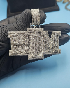 จี้เงินแท้ 925 ทำมือแบบกำหนดเอง สไตล์ฮิปฮอป ประดับเพชรโมอิสซาไนต์ VVS ระดับพรีเมียม พร้อมจี้ตัวอักษร - Product Image 1