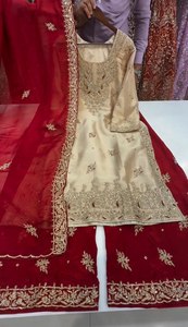 Nouvel ensemble de salwar kameez pour femmes, spécial fêtes Eid/Ramadan/Lahore, en matériaux de qualité supérieure, look élégant, avec dupatta assortie, en vente. - Product Image 4