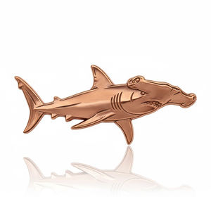 Emblème de voiture requin en métal noir émaillé souple, design classique, thème Océan, plaqué or, découpe sur mesure, cadeaux souvenirs d'affaires - Product Image 2