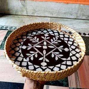 Plateau rond en rotin Al Noor Pearl Circle, incrusté de nacre de luxe, pour les célébrations de l'Aïd et un style de table intemporel - Product Image 1