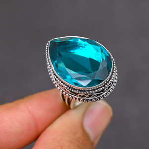 Anillo de Topacio Azul Moderno y Elegante, Corte Pera, Engaste en Bisel, Plata de Ley 925, Joyería Hecha a Mano - Product Image 3
