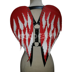 Arnés de piel sintética con alas de ángel dentadas rojas y blancas, accesorio de disfraz gótico punk con detalles tachonados y anillo en O en la parte posterior - Product Image 2