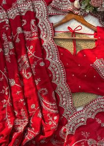 Sari Rojo Real para Novia con Bordado Intenso, Sari de Diseño para Bodas y Fiestas Indias para Mujer - Product Image 4