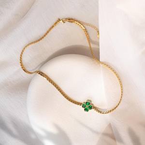 สร้อยข้อมือเงินแท้ 925 ชุบทอง 14K รูปใบโคลเวอร์สีเขียว สร้อยคอทองคำ กันน้ำ เคลือบ PVD ของขวัญวันเกิดสำหรับเธอ - Product Image 4