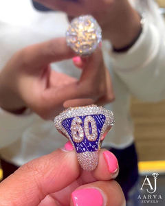 แหวนแต่งงานทรงเรขาคณิตประดับเพชรโมอิสซาไนต์แบบ Iced Out  วงแหวนดีไซน์โดดเด่น ชุบทองคำสีกุหลาบและโรเดียม เงินแท้ 925 ประดับเพชรแบบ Pave Set - Product Image 5