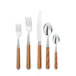 Ensemble de couverts en acier inoxydable avec manches en bambou tissé artisanal et manches en rotin naturel - Product Image 4