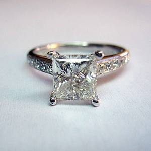 แหวนหมั้นเพชรโมอิสซาไนต์ทรงปรินเซสคัท 3 กะรัต VVS1 ชุบเงินสเตอร์ลิง สไตล์วินเทจ TISHYA DIAMOND - Product Image 3
