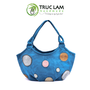 Sac de voyage tendance fait main en suède avec oreilles de lapin, orné de perles de verre cousues à la main, motifs O, écologique - Product Image 4