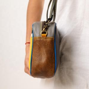 Sac à bandoulière en cuir de vachette véritable pour femmes fait à la main conception florale usinée sangle unique fermeture éclair Vintage à la mode pour l'automne été - Product Image 2