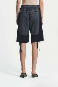 กางเกงขาสั้นคาร์โก้ผ้าฝ้ายสโตนวอช OEM Sportswear เอวกลาง มีเชือกผูก สไตล์ Avant-Garde สีเทา แฟชั่นผู้หญิง ความยาวระดับเข่า - Product Image 2