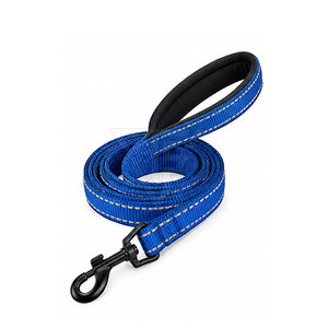 Collier de promenade réglable en cuir pour animaux de compagnie avec laisse assortie, sangle de cou, boucle en métal, anneau en D et poignée confortable - Product Image 3