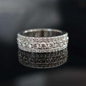 Bague Éternité en Moissanite Diamant Prix de Gros Usine - Bague en Or 14 carats à 3 Rangs avec Diamants Ronds Brillants - Product Image 1