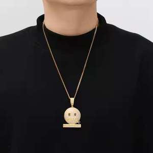 Collar con colgante de diamante de moissanita chapado en oro, estilo Hip Hop, con diseño de cara 'Zipper Shut up', engastado con micro pavé y efecto 'Iced Out'. - Product Image 3