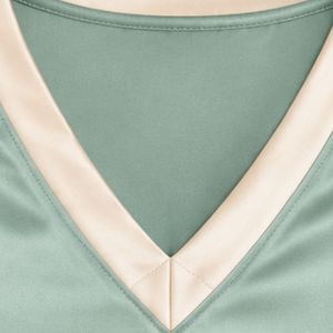 Ensemble de pyjama en satin vert sauge pour femmes, haut à manches courtes et short, bordure contrastante beige, vêtements de nuit doux, fabrication sur mesure OEM ODM - Product Image 5