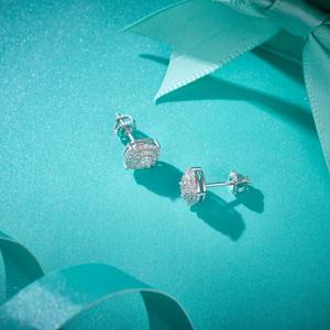 Pendientes de Diamantes Cultivados en Laboratorio de Excelente Calidad, Joyería Moderna y a la Moda para Estudiantes Universitarios y Uso Diario, Disponibles para la Venta - Product Image 4