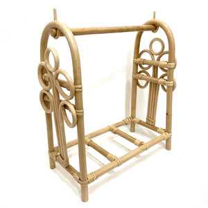 Percheros de mimbre tejido para ropa de muñecas, adorables percheros pequeños para vestidos de muñecas y ropa de juguete. - Product Image 4