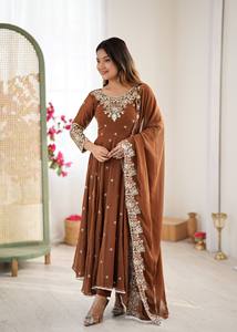 Costume Anarkali traditionnel marron pour femmes avec dupatta brodé, coupe ample, longueur au sol, polyester, style Inde Pakistan - Product Image 5