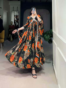 Robe Anarkali de soirée en Georgette à imprimé floral avec dentelle effet miroir et dupatta de créateur - Product Image 3