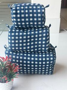 Bolsa de Aseo Vintage Gris Hecha a Mano en India, con Estampado Floral, Ecológica, Resistente al Agua, de Algodón Acolchado, Bolsa de Maquillaje - Product Image 3