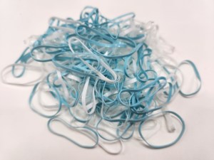 Élastiques à cheveux ronds en TPU Uniband bleus, élastiques de haute qualité, écologiques, unisexes, fabriqués en Corée, pour usage quotidien, emballage en sachet OPP. - Product Image 3