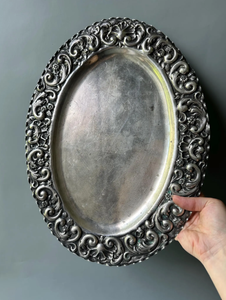 Assiette de service en métal faite à la main avec bordure gaufrée, écologique, moderne, de luxe, légère, pour la table, décoration de mariage - Product Image 4