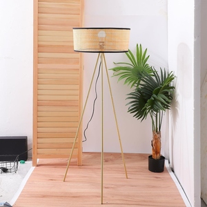 Lampes en métal pour la décoration de la maison (125 cm) – Lampadaires de salon en gros – Fabricant de lampes d'appoint personnalisées pour salon – OEM - Product Image 3