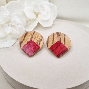 Boucles d'oreilles circulaires en bois avec incrustation rouge, design grain de bois naturel, composants de bijoux pour accessoires de création - Product Image 3