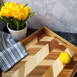 Bandeja de Servir Premium de Madera Natural y Metal, Bandeja Decorativa Rectangular de Lujo Hecha a Mano con Asas a un Precio Accesible - Product Image 4
