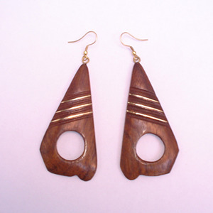 AYAANS CREATIONS Boucles d'oreilles pendantes tendance en bois, motif papillon, lune et tournesol, faites à la main, bijoux de mode chrétiens pour femmes - Product Image 1