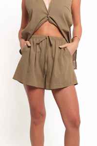 Ensemble coordonné gilet et short taille haute en lin pour femme, souvent appelé ensemble gilet en lin et short coordonné - Product Image 3