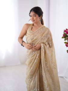 Magnifique Saree Designer à Broderie de Perles Moti & Val et Sequins, avec Base de Travail Artisanale, et Motif ZigZag Rayé de Perles Moti & Val - Product Image 5