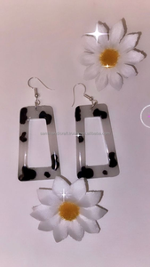 Pendientes Colgantes de Luna Clásicos de Resina para Boda, Artesanía SAMI, Modelo 671 - Product Image 3