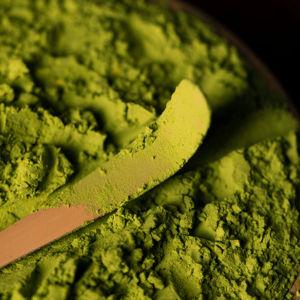 WARRLY Extracto Herbal de Hoja de Moringa Orgánica en Polvo, 99% Puro, Superalimento Natural Rico en Vitaminas, a Granel en Envases de Botella y Tambor - Product Image 1