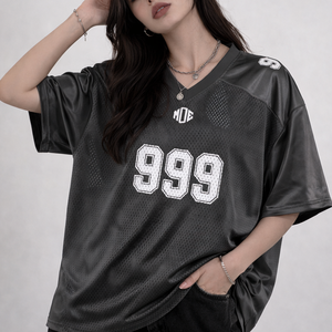 Camiseta deportiva de fútbol americano negra de malla oversize para mujer, cuello en V, estilo urbano, con estampado numérico y panel de PU, OEM, venta al por mayor, suministro a granel - Product Image 3