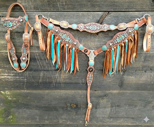 Conjunto de aparejos ecuestres occidentales con diseño pintado a mano y cabezada y pechopetral con grabados y conchos decorativos - Product Image 2