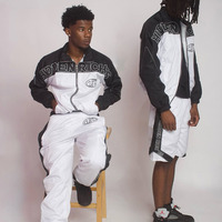 Survêtement personnalisé multi-designs en Spandex/Polyester, style streetwear, avec fermeture éclair intégrale, imprimé lettres sur le côté et capuche.
