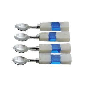 Nouvelle tendance Gadgets Style acier inoxydable manger cuillère et ensemble de couverts Unique fabriqué à la main en résine poignée ensemble de couverts ensemble de cuillère - Product Image 3