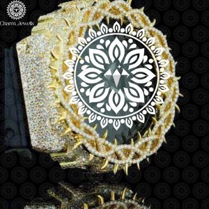 นาฬิกาข้อมือแฟชั่นหรูสำหรับผู้ชาย Charm ตัวเรือนสแตนเลสสตีลสีทอง ประดับเพชร หน้าปัดอนาล็อก ระบบกลไก ขนาด 40 มม. ตัวเรือนทรงสี่เหลี่ยม - Product Image 2