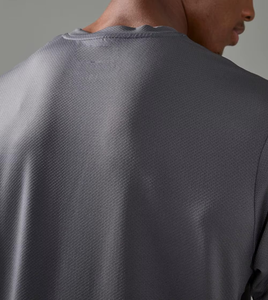 T-shirt de sport brodé personnalisé OEM en gros pour hommes, anti-humidité, doux et respirant, tissu 220g, motif 3D uni - Product Image 3