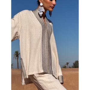 Ensemble Nazim tendance en deux pièces, en lin naturel doux, avec un haut décontracté à col haut et des boutons Sfifa - Product Image 4