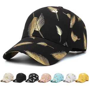 Gorra de Béisbol Unisex con Estampado de Plumas Doradas, Transpirable, de Poliéster, Talla Ajustable, Informal, para Primavera/Verano - Product Image 1
