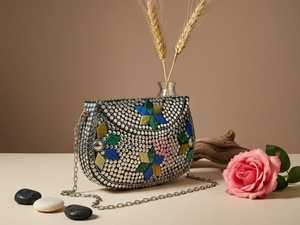 Sac à bandoulière de luxe pour femme, fait main, en mosaïque métallique et perles, motif floral, idéal pour mariages, soirées et célébrations - Product Image 1