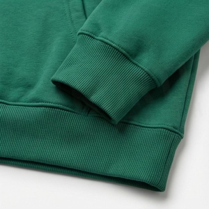 Haut à capuche coupe ample, 66 % coton, 34 % polyester recyclé, toucher doux, poche kangourou, couleur personnalisable, style crop - Product Image 6