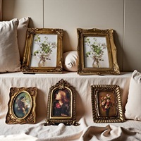 Vintage Europäischer Antiker Goldener Kunstharz-Bilderrahmen mit Geprägtem Relief-Dekor Ornament für Tisch, Hochzeit, Esszimmer, Heim und Wanddekoration