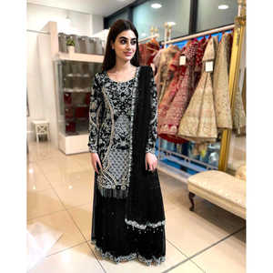 Conjunto de Traje de Fiesta de Chifón con Bordado y Pedrería Hechos a Mano - Product Image 2