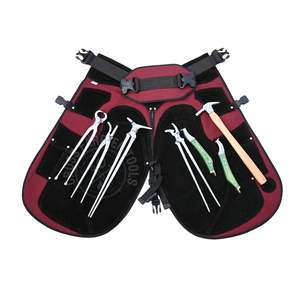 Kit complet de ferronnier avec extracteur de sabots, marteau de ferronnier, tablier de sécurité, couteau à sabots, boucle de coupe, écarteur de sabots et crochets de sabots - Product Image 1