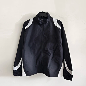 Conjunto Deportivo de Nailon a la Moda – Proveedor de Ropa Urbana con Logotipo Personalizado - Product Image 5